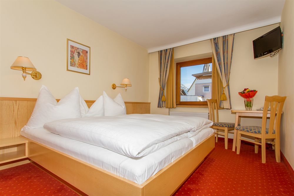 Hotel Huberhof Innsbruck Ngoại thất bức ảnh