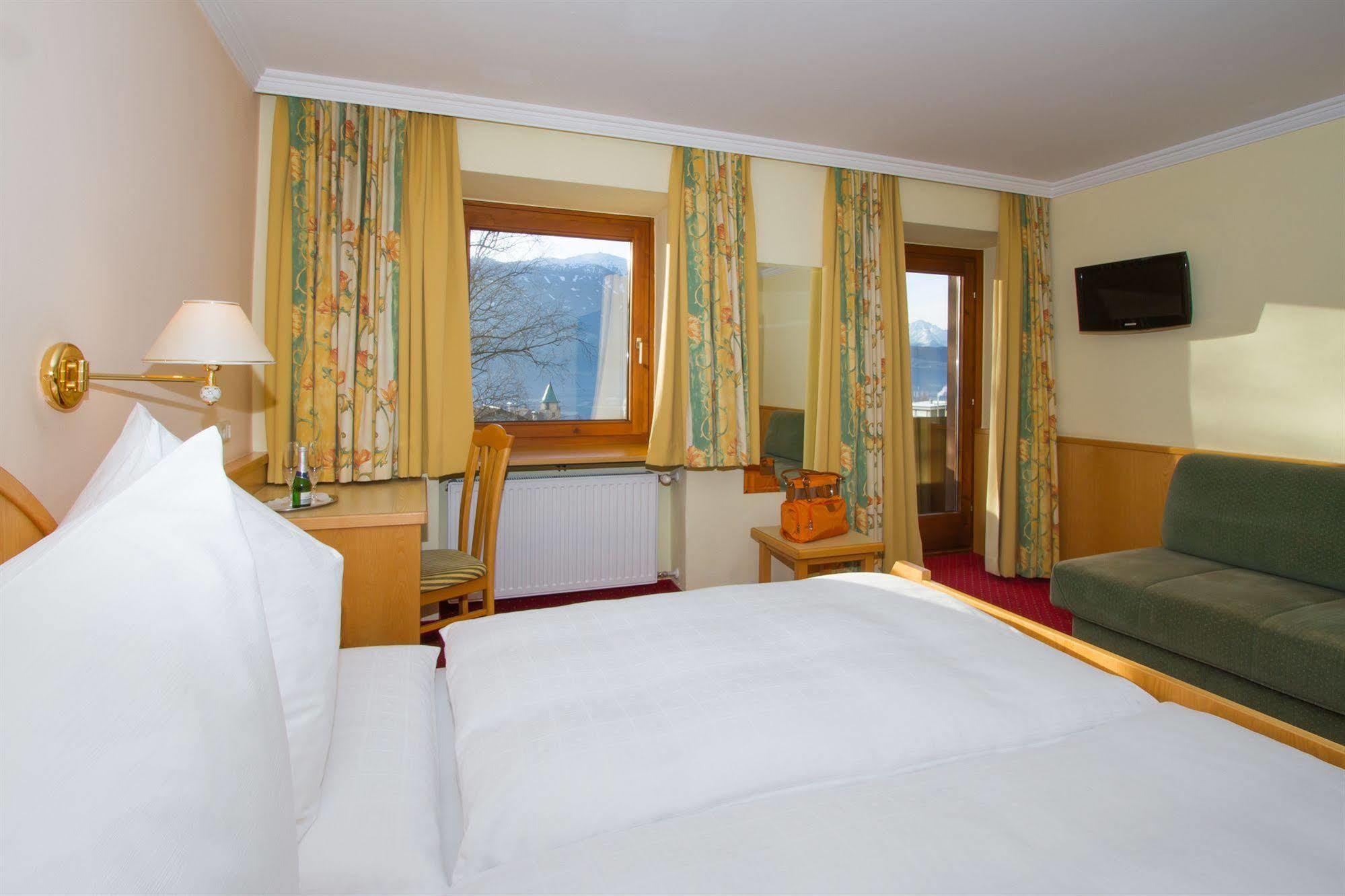 Hotel Huberhof Innsbruck Ngoại thất bức ảnh