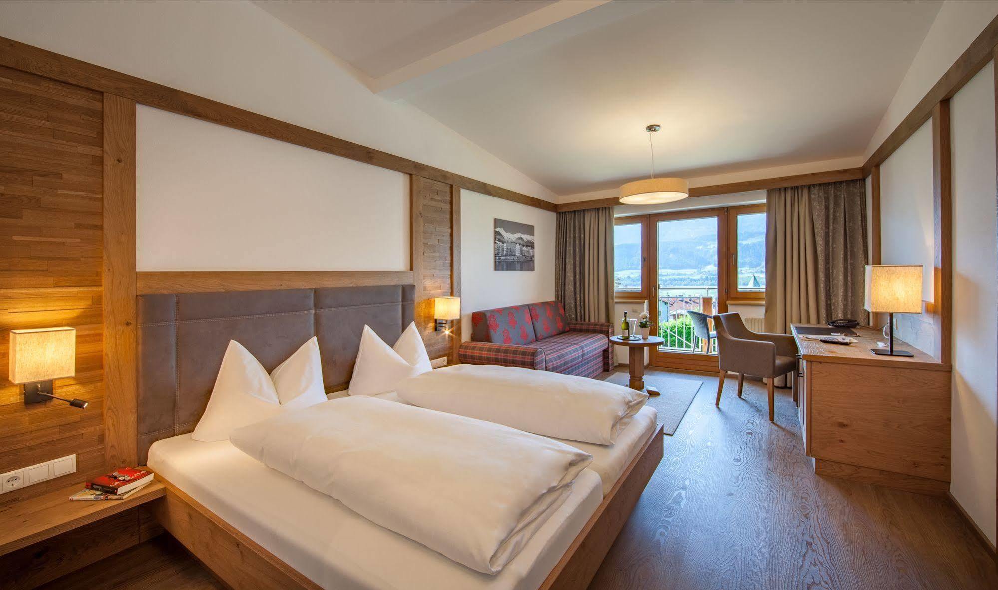 Hotel Huberhof Innsbruck Ngoại thất bức ảnh